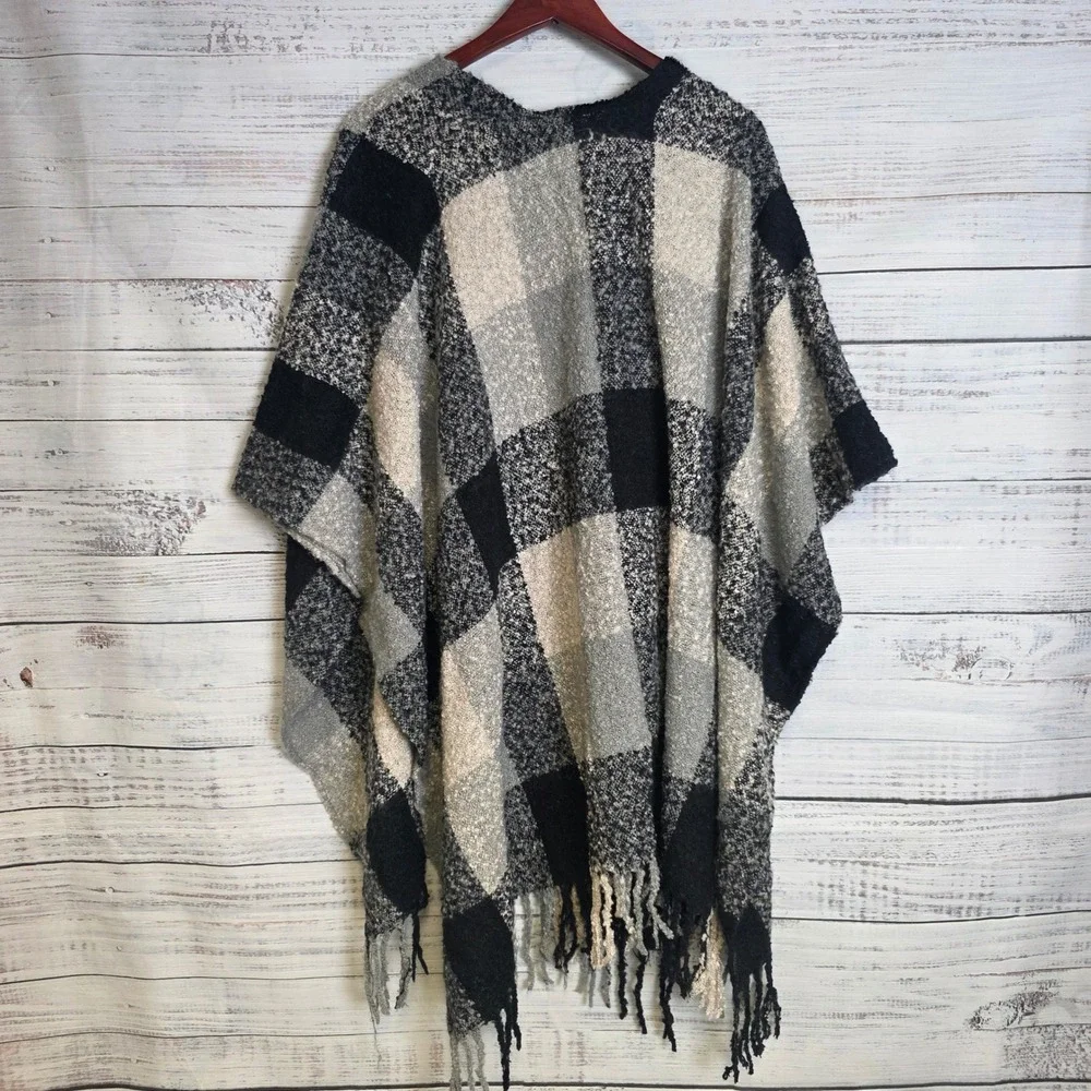 Woolrich Amelia Poncho Wrap‎ Black Grey Plaid Fringe Boucle Knit OSFA NEW